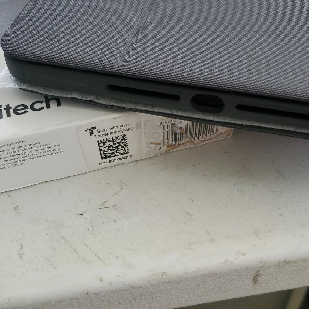 Logitech Rugged Folio Keyboard Case for iPad - Gray